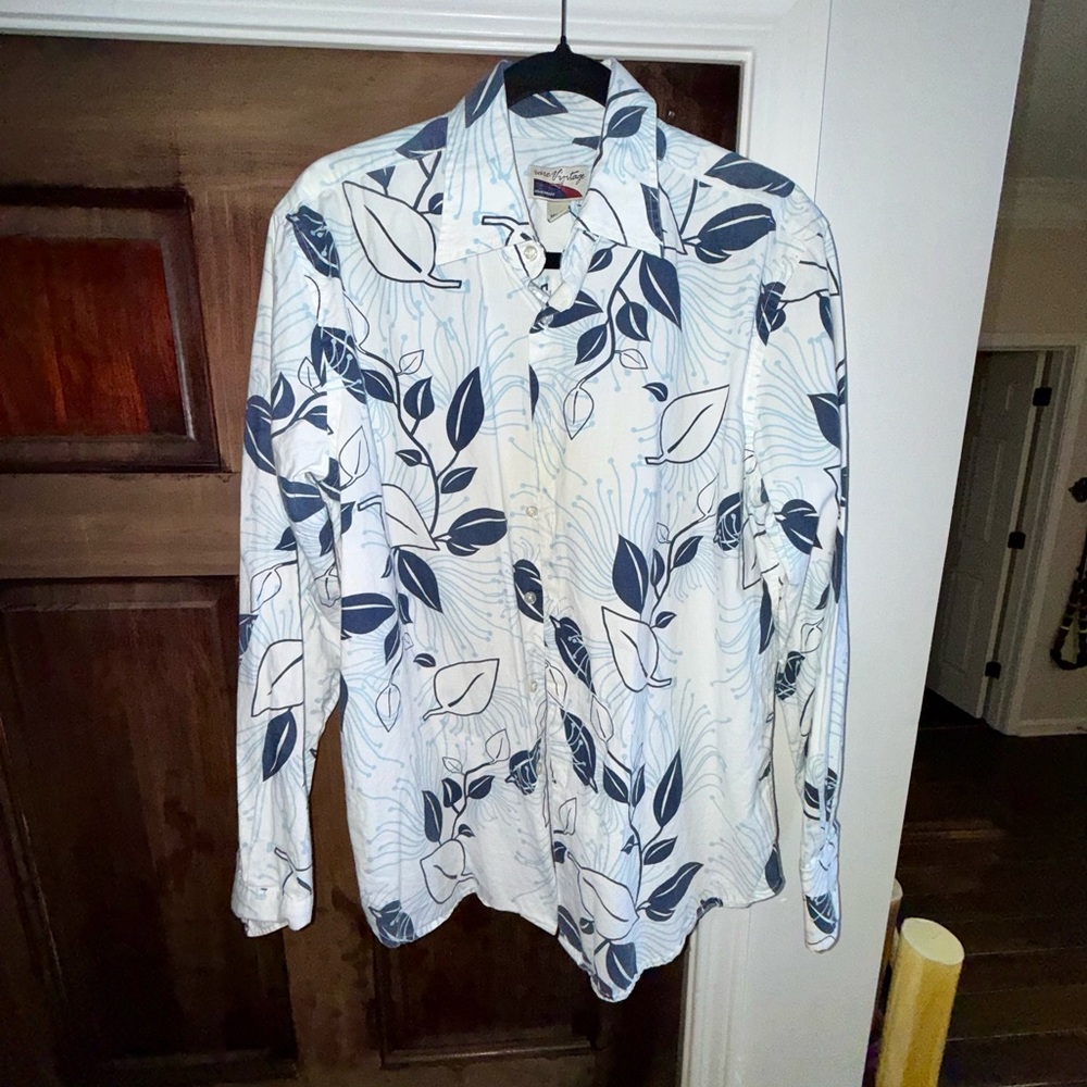 Vintage Blue and White Leaf Pattern Shirt